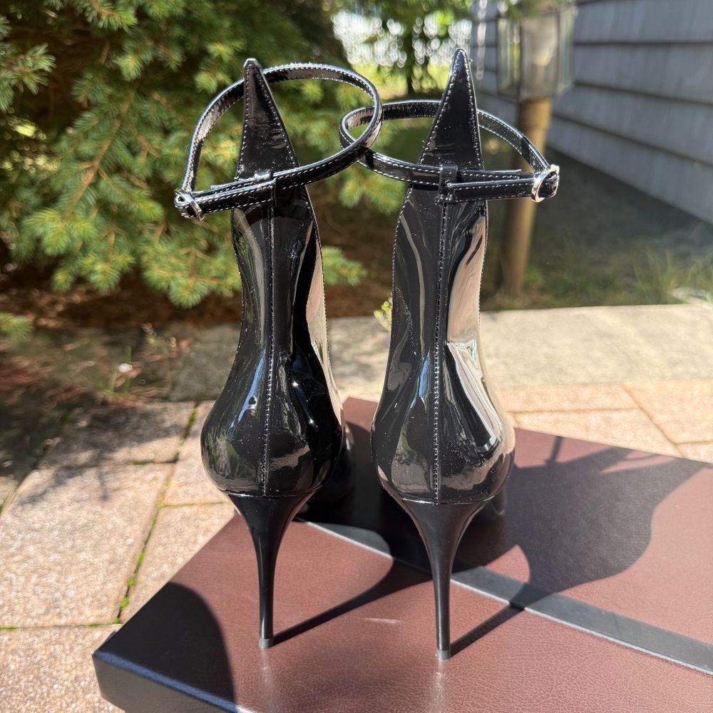 Alaia Decollete Patent Pump Heel - Picture 8 of 11